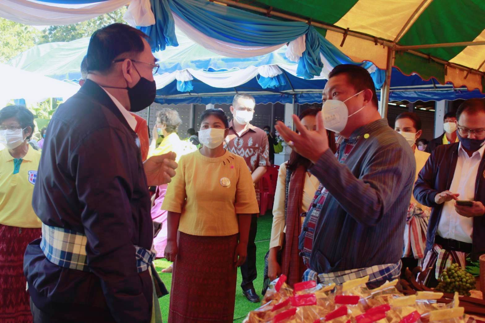 คณะทำงานของ นายสุพัฒนพงษ์ พันธ๋มีเชาว์ รองนายกรัฐมนตรี ลงพื้นที่ติดตาม และเยี่ยมชมผลการดำเนินงานกองทุนหมู่บ้านและชุมชนเมือง บ้านสามัคคี หมู่ 5 ตำบลหาดคำ อำเภอเมืองหนองคาย