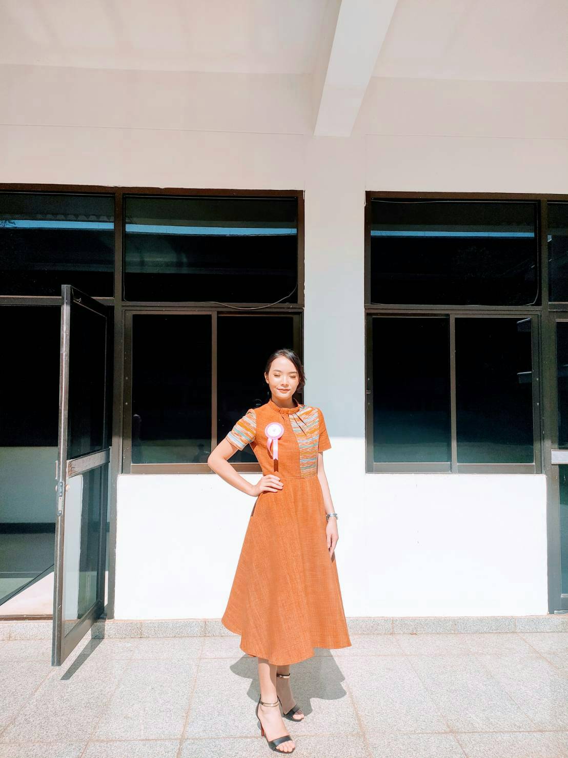 นางสาวสิริมา วัฒโน รองผู้ว่าราชการจังหวัดหนองคาย มอบหมายให้นายไพโรจน์ โสภาพร พัฒนาการจังหวัดหนองคาย เป็นประธานกรรมการตัดสินการประกวดโครงการ CDD Young Designer Contest จังหวัดหนองคาย ภายใต้คอนเซ็ปต์ “? ผ้าไทย ใส่ได้ทุกวัน ไม่มีเบื่อ EVERYDAY EVERYWEAR”