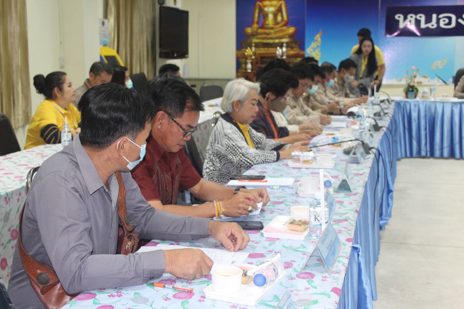 นายประเสริฐ ลือชาธนานนท์ ผู้ว่าราชการจังหวัดหนองคายมอบหมายให้ นางสาวสิริมา วัฒโน รองผู้ว่าราชการจังหวัดหนองคาย เป็นประธานในการประชุม คณะกรรมการขับเคลื่อนศูนย์แสดงและจำหน่ายผลิตภัณฑ์ OTOP จังหวัดหนองคาย ครั้งที่ 5/2563