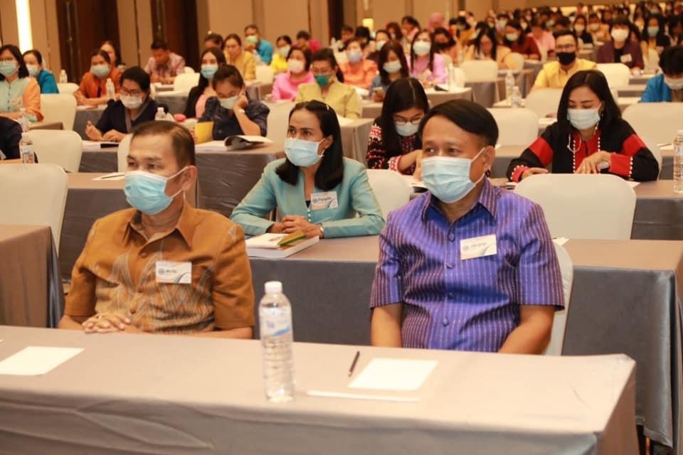 นายไพโรจน์ โสภาพร พัฒนาการจังหวัดหนองคาย มอบหมายให้ นายสมาน นวลจันทร์ ผู้อำนวยการกลุ่มงานส่งเสริมการพัฒนาชุมชน และนายรัฐศาสตร์ จันทร์ศรี นักวิชาการพัฒนาชุมชนปฏิบัติการ ร่วมฝึกอบรมโครงการเพิ่มประสิทธิภาพการปฏิบัติงานแก่เจ้าหน้าที่พัฒนาชุมชนด้านการบริหารงานดี ประจำปี 2564