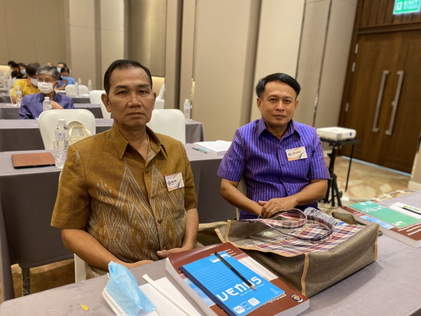 นายไพโรจน์ โสภาพร พัฒนาการจังหวัดหนองคาย มอบหมายให้ นายสมาน นวลจันทร์ ผู้อำนวยการกลุ่มงานส่งเสริมการพัฒนาชุมชน และนายรัฐศาสตร์ จันทร์ศรี นักวิชาการพัฒนาชุมชนปฏิบัติการ ร่วมฝึกอบรมโครงการเพิ่มประสิทธิภาพการปฏิบัติงานแก่เจ้าหน้าที่พัฒนาชุมชนด้านการบริหารงานดี ประจำปี 2564