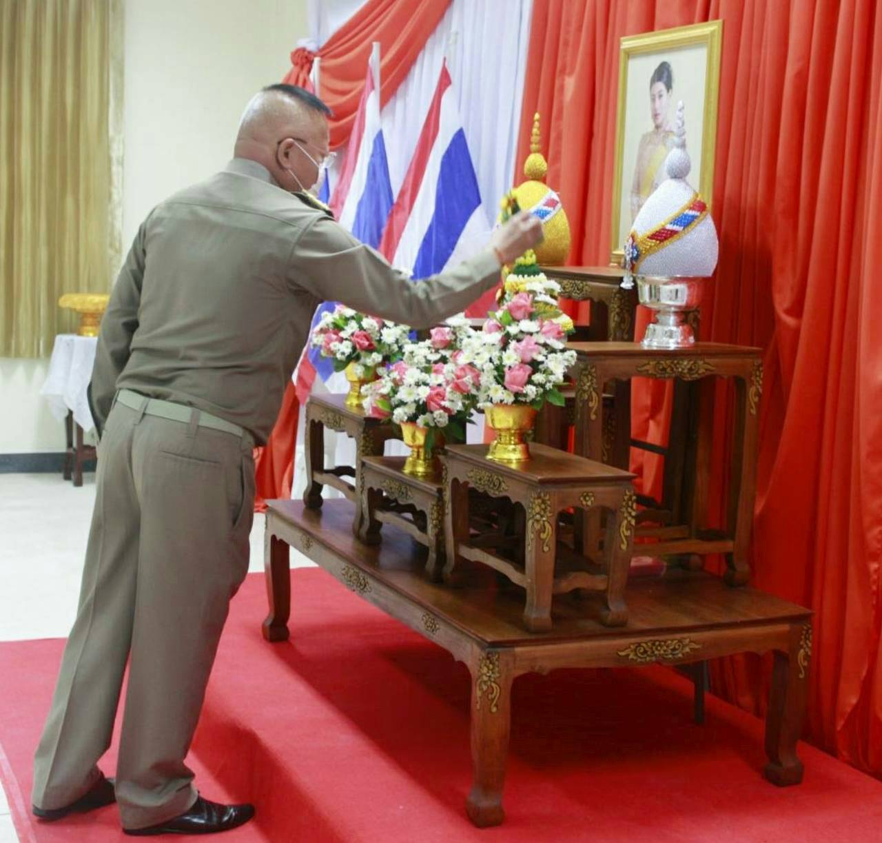 จังหวัดหนองคาย จัดพิธีลงนามถวายพระพรชัยมงคลสมเด็จพระเจ้าลูกเธอ เจ้าฟ้าสิริวัณณวรี นารีรัตนราชกัญญา เนื่องในโอกาสวันคล้ายวันประสูติ 8 มกราคม 2564 และพิธีมอบแบบลายผ้ามัดหมี่ ชื่อลาย “ผ้ามัดหมี่ลายขอเจ้าฟ้าสิริวัณณวรีฯ” แก่พัฒนาการอำเภอ และผู้แทนกลุ่มทอผ้าในจังหวัดหนองคาย