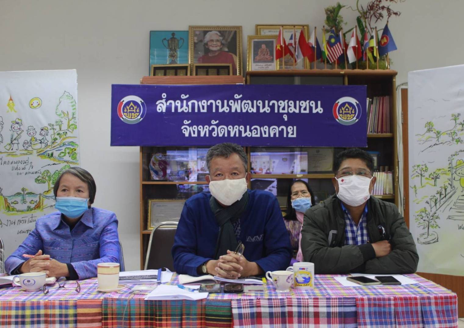 พช.หนองคาย ร่วมรับฟังการประชุมขับเคลื่อนการดำเนินงานโครงการพัฒนาพื้นที่ต้นแบบการพัฒนาคุณภาพชีวิตตามหลักทฤษฎีใหม่ ประยุกต์สู่ “โคก หนอง นา โมเดล” ผ่านระบบวีดิทัศน์ทางไกล (Video Conference)