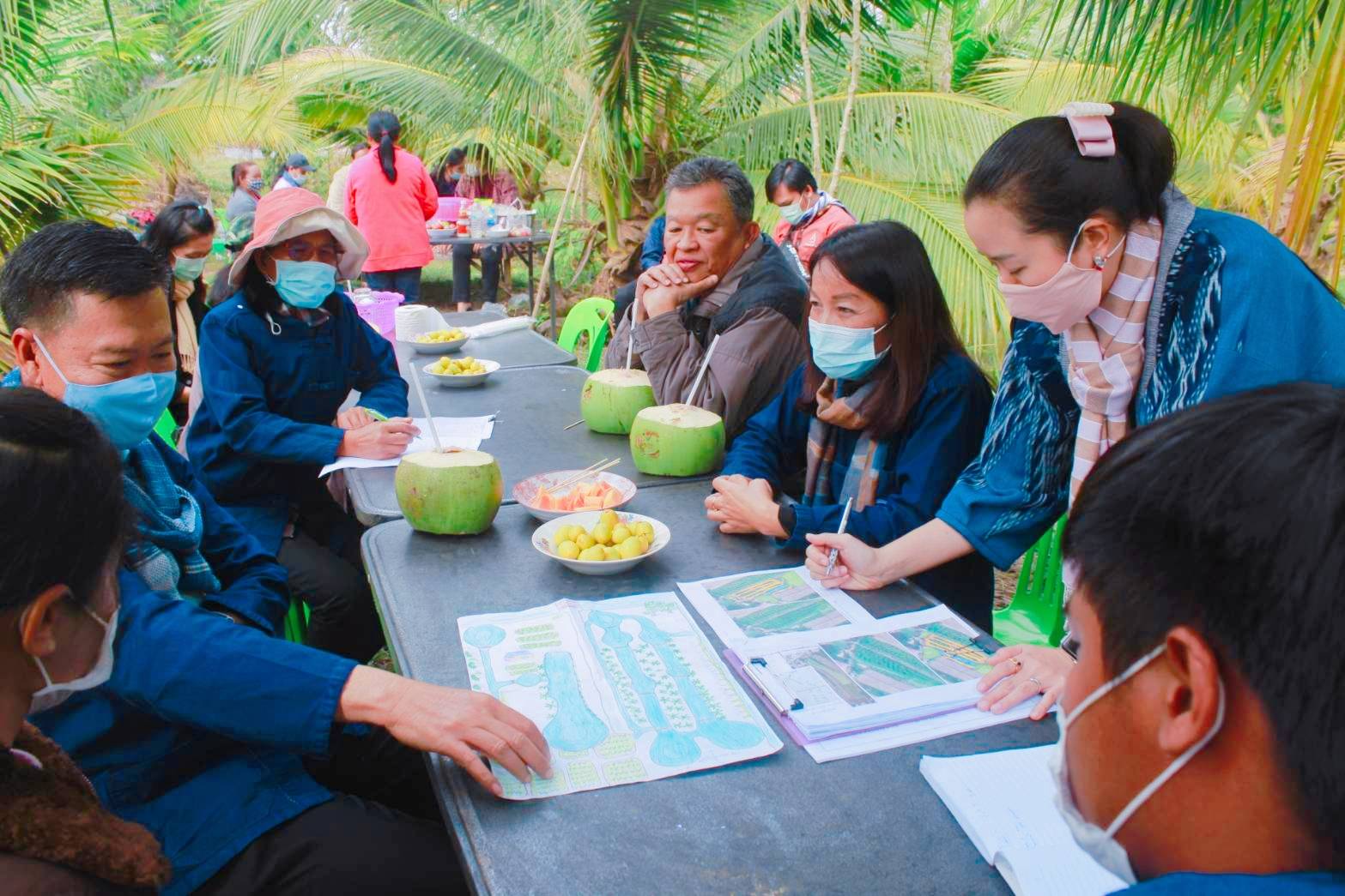 พช.หนองคาย ลงพื้นที่ติดตามการดำเนินงานโครงการพัฒนาพื้นที่ต้นแบบการพัฒนาคุณภาพชีวิตตามหลักทฤษฎีใหม่ ประยุกต์สู่ “โคก หนอง นา โมเดล” ในระดับอำเภอ และ การปฏิบัติหน้าที่นักพัฒนาพื้นที่ต้นแบบ(นพต.)ตามโครงการฯ