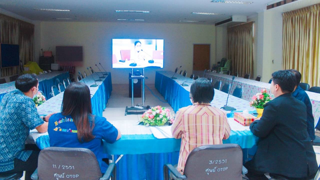 พช.หนองคาย ร่วมประชุมติดตามการดำเนินงานและการใช้จ่ายงบประมาณกองทุนพัฒนาบทบาทสตรี ประจำปีงบประมาณ พ.ศ. 2564 ผ่านระบบวีดิทัศน์ทางไกล (Video Conference) ครั้งที่ 1/2564