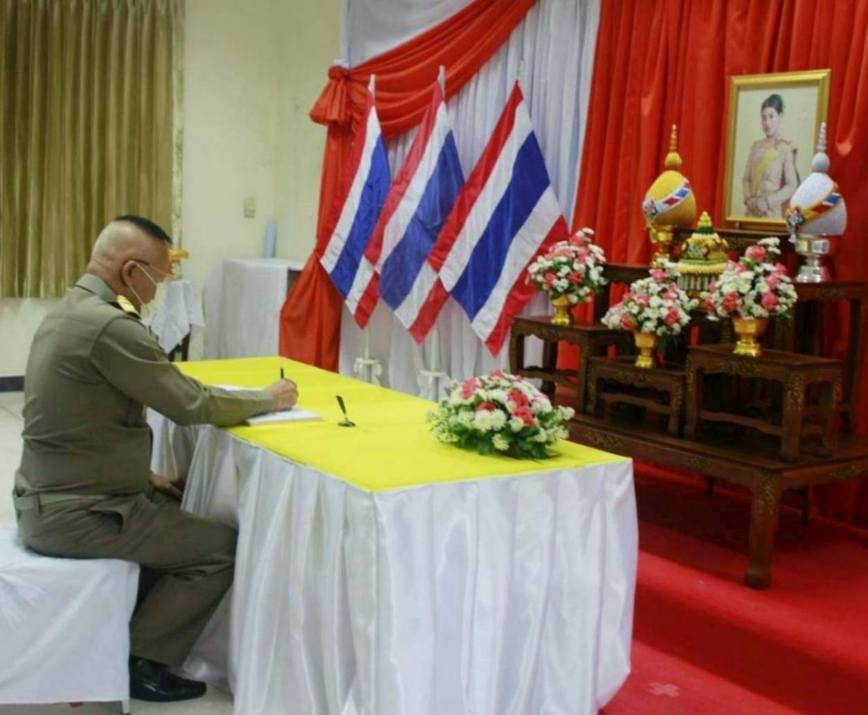 จังหวัดหนองคาย จัดพิธีลงนามถวายพระพรชัยมงคลสมเด็จพระเจ้าลูกเธอ เจ้าฟ้าสิริวัณณวรี นารีรัตนราชกัญญา เนื่องในโอกาสวันคล้ายวันประสูติ 8 มกราคม 2564 และพิธีมอบแบบลายผ้ามัดหมี่ ชื่อลาย “ผ้ามัดหมี่ลายขอเจ้าฟ้าสิริวัณณวรีฯ” แก่พัฒนาการอำเภอ และผู้แทนกลุ่มทอผ้าในจังหวัดหนองคาย