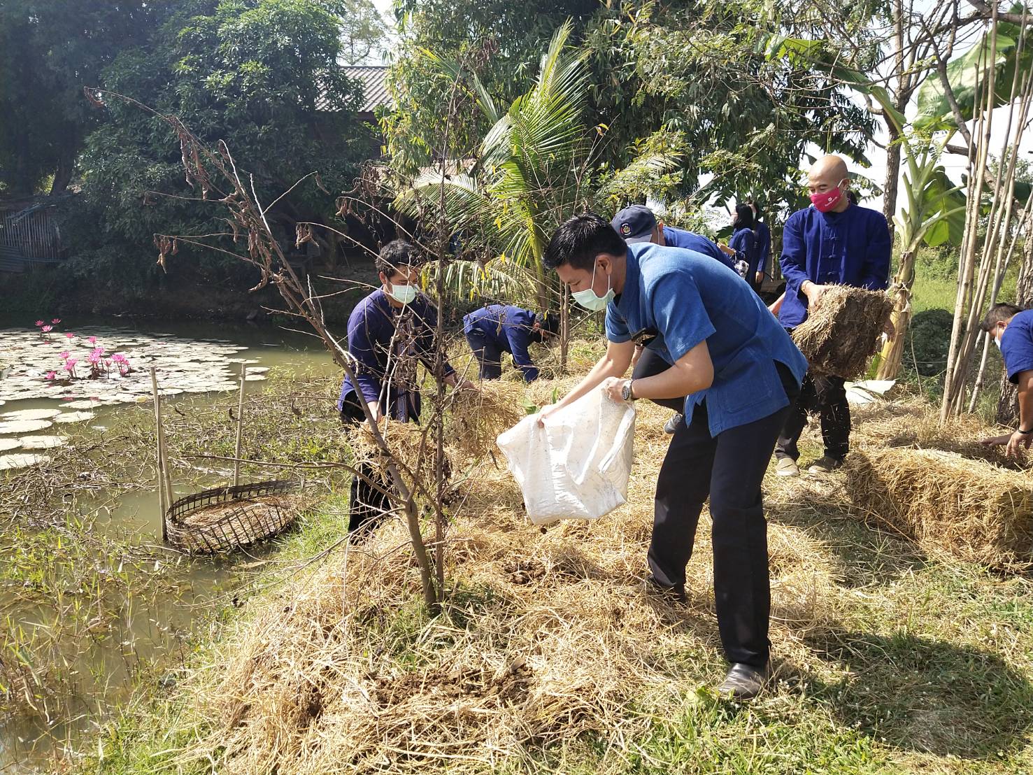 พช.หนองคาย ลงพื้นที่ติดตามการดำเนินงานโครงการพัฒนาพื้นที่ต้นแบบการพัฒนาคุณภาพชีวิตตามหลักทฤษฎีใหม่ ประยุกต์สู่ “โคก หนอง นา โมเดล” ในระดับอำเภอ และ การปฏิบัติหน้าที่นักพัฒนาพื้นที่ต้นแบบ(นพต.)ตามโครงการฯ พื้นที่อำเภอศรีเชียงใหม่