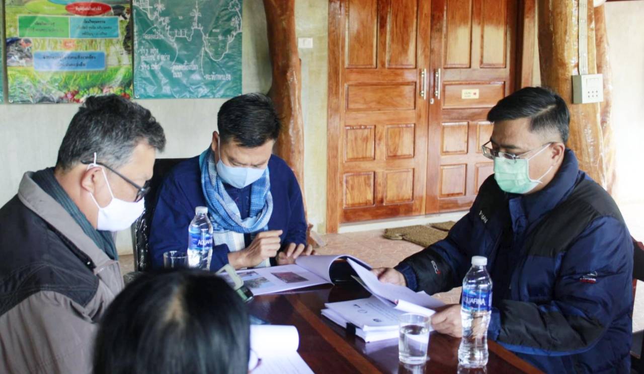 พช.หนองคาย ลงพื้นที่ติดตามการดำเนินงานโครงการพัฒนาพื้นที่ต้นแบบการพัฒนาคุณภาพชีวิตตามหลักทฤษฎีใหม่ ประยุกต์สู่ “โคก หนอง นา โมเดล” ในระดับอำเภอ และ การปฏิบัติหน้าที่นักพัฒนาพื้นที่ต้นแบบ(นพต.)ตามโครงการฯ