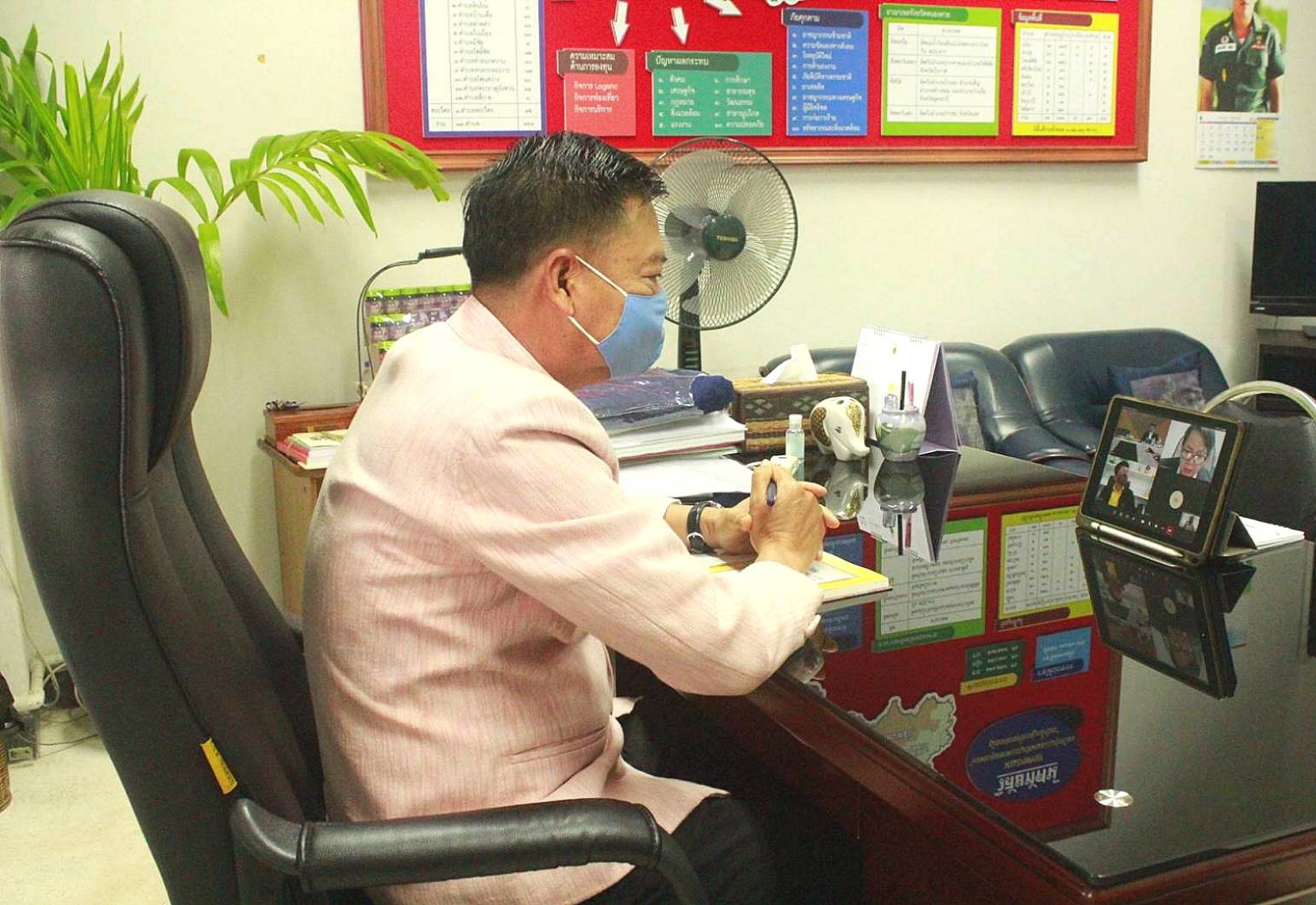 พช.หนองคาย ร่วมประชุม ออนไลน์เพื่อหารือเกี่ยวกับภัยทางการเงินในจังหวัดหนองคาย ผ่านโปรแกรม Microsoft Team กับ ธนาคารแห่งประเทศไทย สำนักงานภาคตะวันออกเฉียงเหนือ (ธปท. สภอ.)