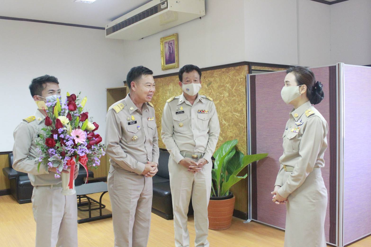 พช.หนองคาย แสดงความยินดีกับ นางรณิดา เหลืองฐิติสกุล ในโอกาสที่ย้ายมารับตำแหน่ง รองผู้ว่าราชการจังหวัดหนองคาย