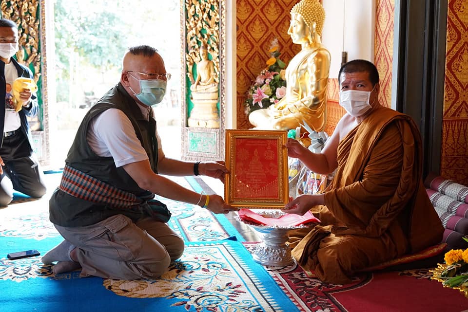 โครงการผู้ว่าพาสำรวจเส้นทาง “ตามรอยพญานาคา บูชาสิ่งศักสิทธิ์@หนองคาย” จุดที่ 3 ไหว้หลวงพ่อทันใจวัดอุทุมพร ตำบลบ้านเดื่อ อำเภอเมืองหนองคาย  ร่วมทำกิจกรรมเสื้อมัดย้อมสีธรรมชาติจากมะเดื่อ  ทำสบู่สมุนไพร พับนกใบตาลถวายพระไชยเชษฐา พร้อมทั้งร่วมรับประทานอาหารกลางวันที่ร้านเชฟชุมชน