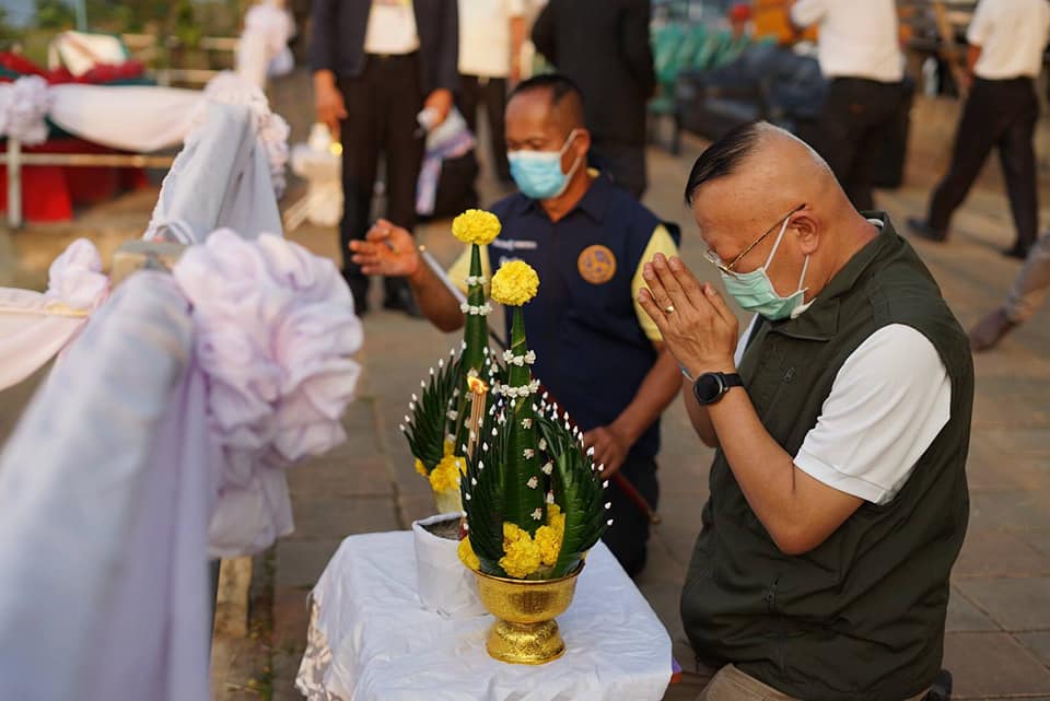 โครงการผู้ว่าพาสำรวจเส้นทาง “ตามรอยพญานาคา บูชาสิ่งศักสิทธิ์@หนองคาย” จุดที่ 5 สักการะพระวัดไทย ถ้ำพญานาค อำเภอโพนพิสัย จุดที่ 6 ไหว้รอยพระพุทธบาท วัดพระพุทธบาทนาหงส์ เป็นสิ่งศักดิ์สิทธิ์คู่บ้านคู่เมือง ของชาวตำบลพระบาทนาสิงห์ อำเภอรัตนวาปี จุดที่ 7 เยี่ยมชมกลุ่มทอผ้าพระบาทนาหงส์ จุดที่ 8 สักการะรูปปั้นพญานาค”พญาสุขหัตถีนาค” “พญานาโคศรีมงคล” “พญาสุขราชานาค” ณ วัดราชโพนแพง อ.รัตนวาปี  จุดที่ 9 รับประทานอาหารเย็น ที่ร้านโขงวิว อำเภอโพนพิสัย