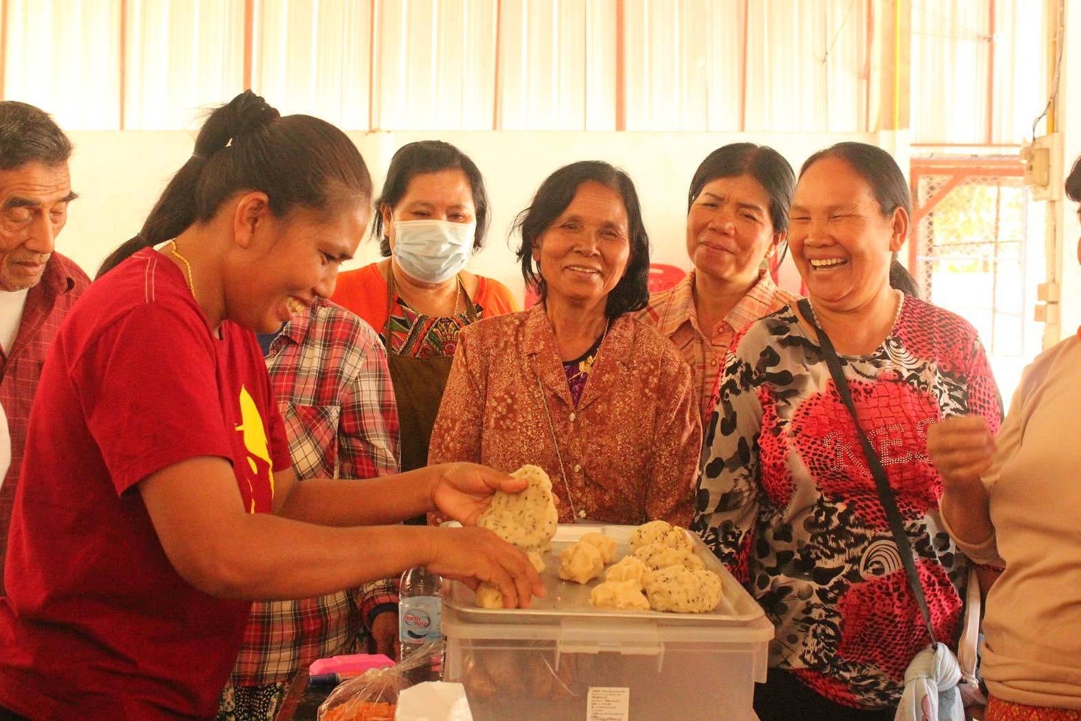 พช.หนองคาย​ ดำเนินโครงการการจัดทำสารสนเทศตำบลต้นแบบเพื่อการพัฒนาคุณภาพชีวิต ดำเนินการในระดับจังหวัด ประจำปี พ.ศ. 2564 กิจกรรมพัฒนาคุณภาพชีวิต​ สนับสนุนพัฒนาอาชีพ​ แปรรูปอาหาร​ ณ ตำบลนาดี อำเภอเฝ้าไร่ จังหวัดหนองคาย