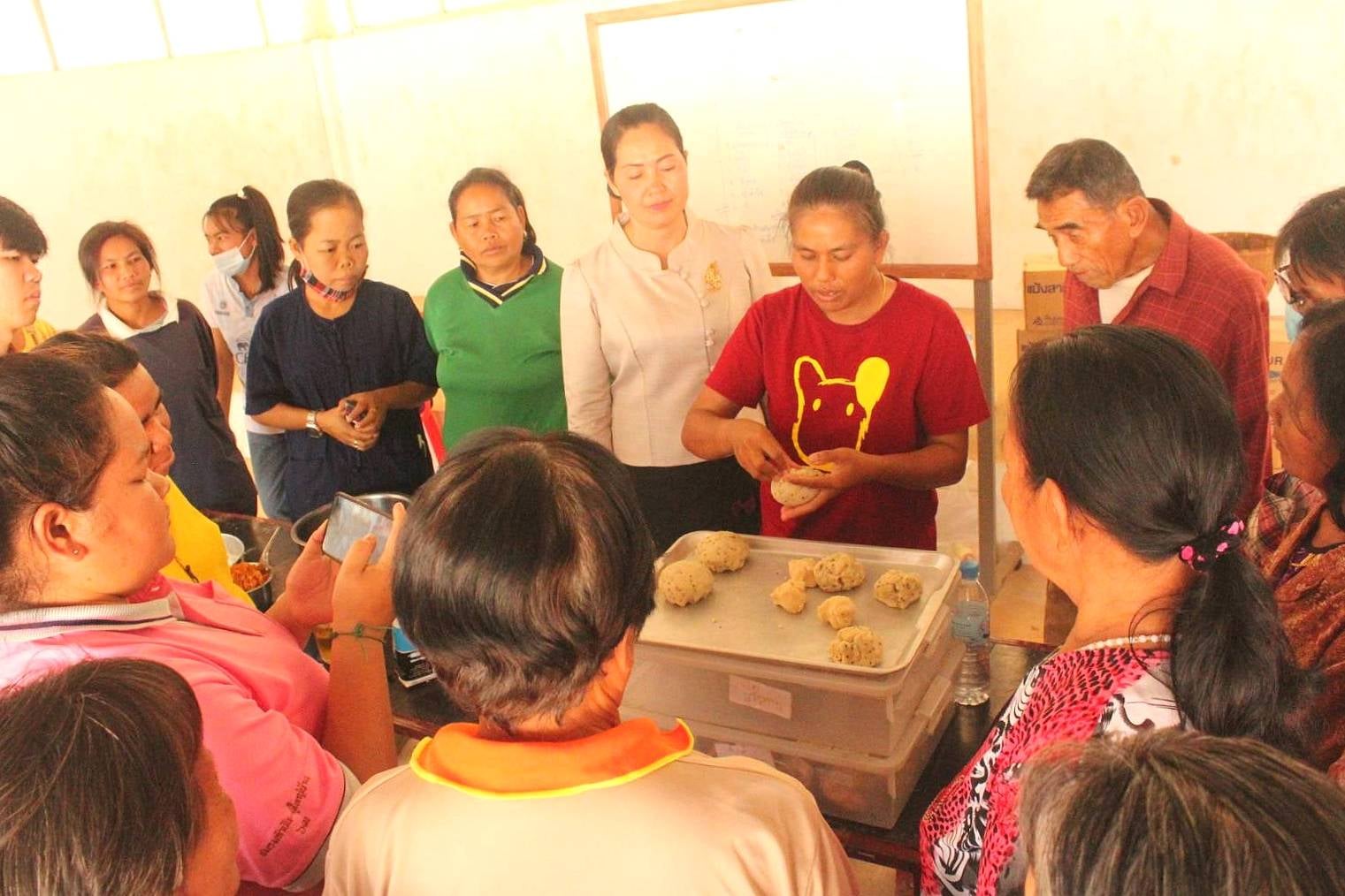 พช.หนองคาย​ ดำเนินโครงการการจัดทำสารสนเทศตำบลต้นแบบเพื่อการพัฒนาคุณภาพชีวิต ดำเนินการในระดับจังหวัด ประจำปี พ.ศ. 2564 กิจกรรมพัฒนาคุณภาพชีวิต​ สนับสนุนพัฒนาอาชีพ​ แปรรูปอาหาร​ ณ ตำบลนาดี อำเภอเฝ้าไร่ จังหวัดหนองคาย