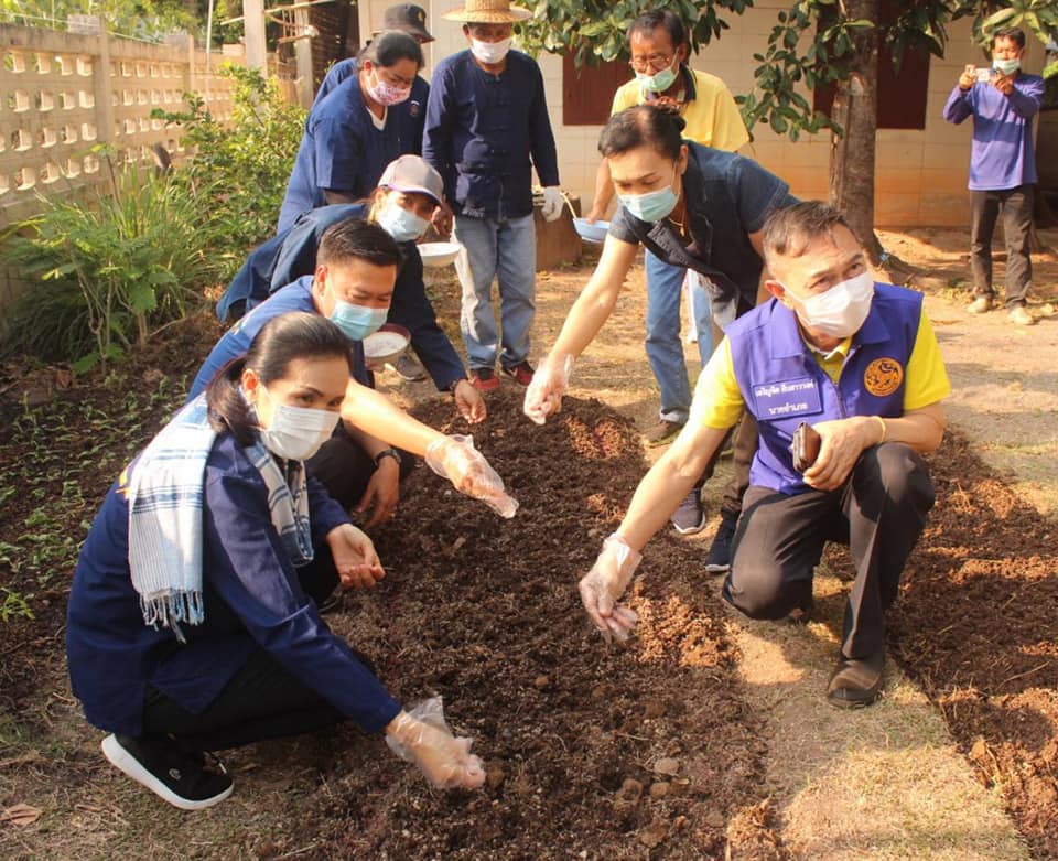 พช.หนองคาย ร่วมกิจกรรม”การน้อมนำแนวพระราชดำริของสมเด็จพระกนิษฐาธิราชเจ้า กรมสมเด็จพระเทพรัตนราชสุดาฯ สยามบรมราชกุมารี สร้างความมั่นคงทางอาหารสู่ปฏิบัติการ 90 วัน ปลูกผักสวนครัวเพื่อสร้างความมั่นคงทางอาหาร”