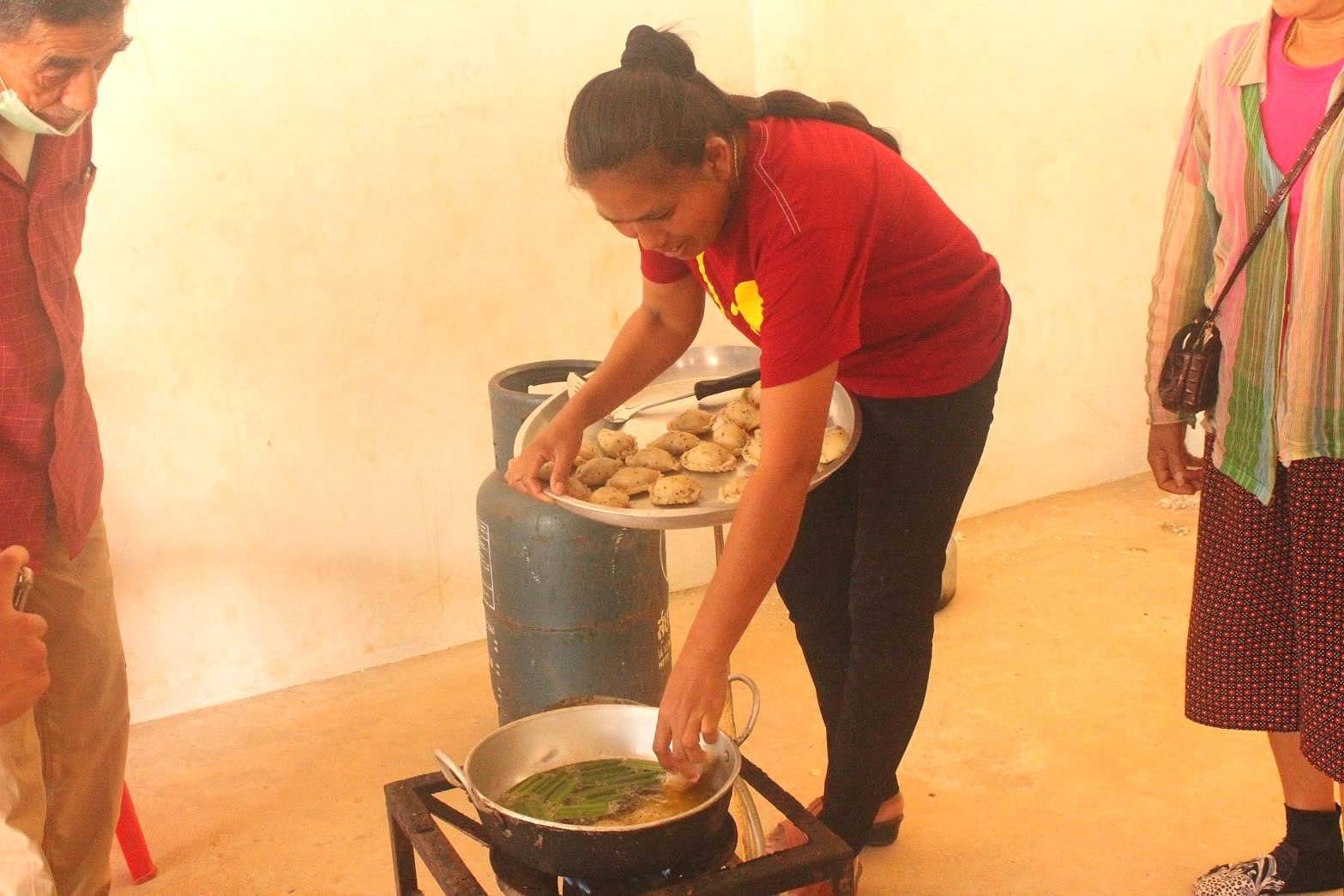 พช.หนองคาย​ ดำเนินโครงการการจัดทำสารสนเทศตำบลต้นแบบเพื่อการพัฒนาคุณภาพชีวิต ดำเนินการในระดับจังหวัด ประจำปี พ.ศ. 2564 กิจกรรมพัฒนาคุณภาพชีวิต​ สนับสนุนพัฒนาอาชีพ​ แปรรูปอาหาร​ ณ ตำบลนาดี อำเภอเฝ้าไร่ จังหวัดหนองคาย