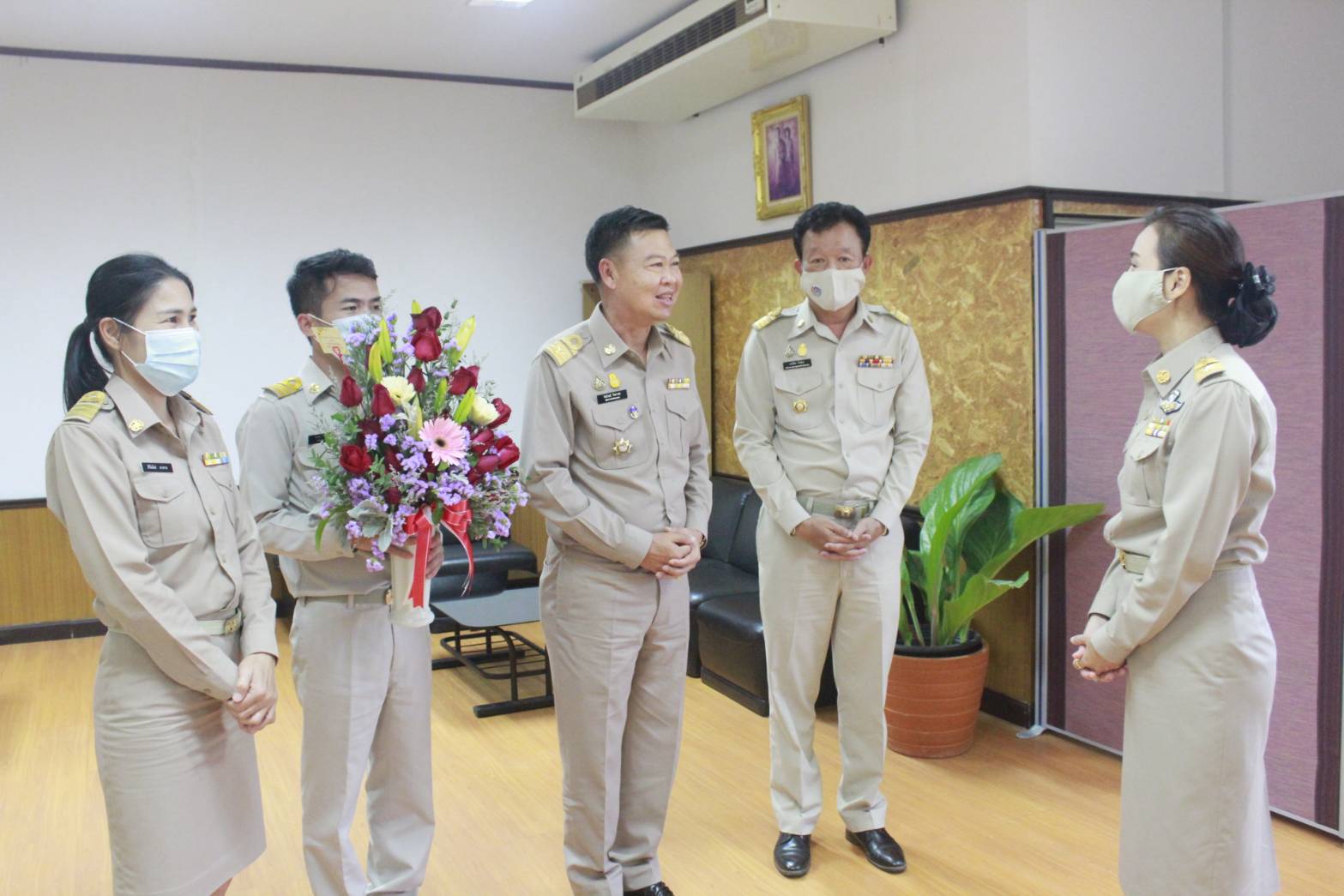 พช.หนองคาย แสดงความยินดีกับ นางรณิดา เหลืองฐิติสกุล ในโอกาสที่ย้ายมารับตำแหน่ง รองผู้ว่าราชการจังหวัดหนองคาย