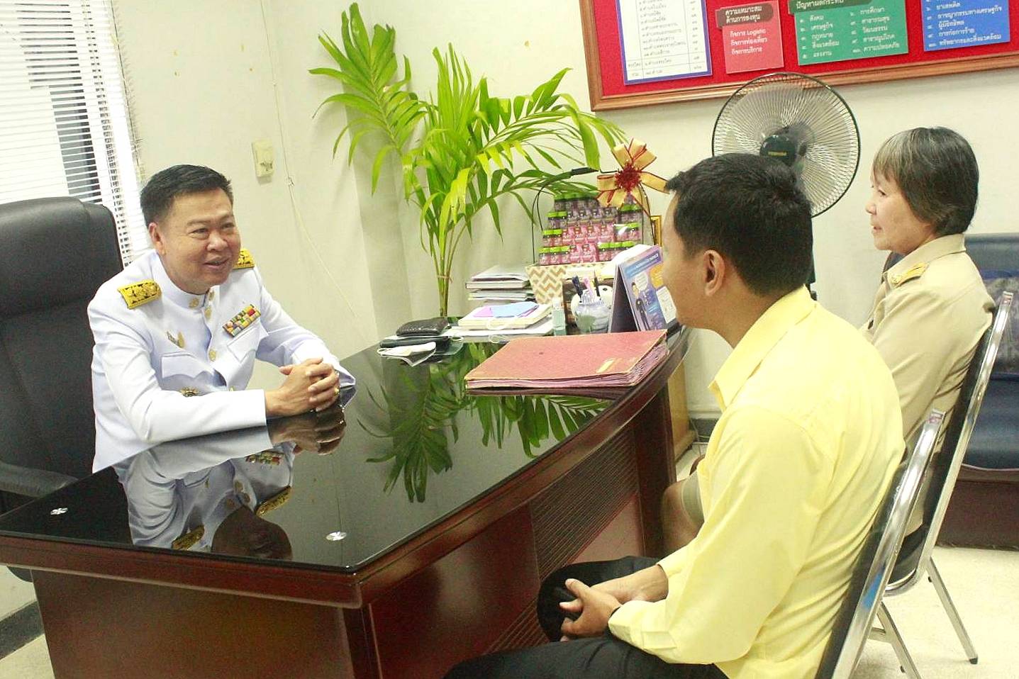 นายไพโรจน์ โสภาพร พัฒนาการจังหวัดหนองคาย ปฐมนิเทศนิติกรใหม่ คือ นายวุฒิชัย โยธามาตย์ ซึ่งเป็นพนักงานกองทุนของสำนักงานพัฒนาบทบาทสตรี กรมการพัฒนาชุมชน ปฏิบัติงานในสำนักงานเลขานุการคณะอนุกรรมการบริหารกองทุนพัฒนาบทบาทสตรีระดับจังหวัด จังหวัดหนองคาย สำนักงานพัฒนาชุมชนจังหวัดหนองคาย