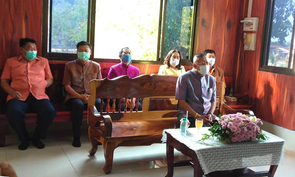 นายประเสริฐ ลือชาธนานนท์ ผู้ว่าราชการจังหวัดหนองคาย เป็นประธานในโครงการมอบโฉนดที่ดินทั่วไทย นำสุขคลายทุกข์​ให้ประชาชน​ประจำปี​ 2564