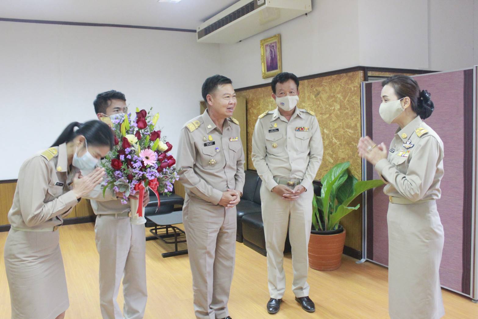 พช.หนองคาย แสดงความยินดีกับ นางรณิดา เหลืองฐิติสกุล ในโอกาสที่ย้ายมารับตำแหน่ง รองผู้ว่าราชการจังหวัดหนองคาย