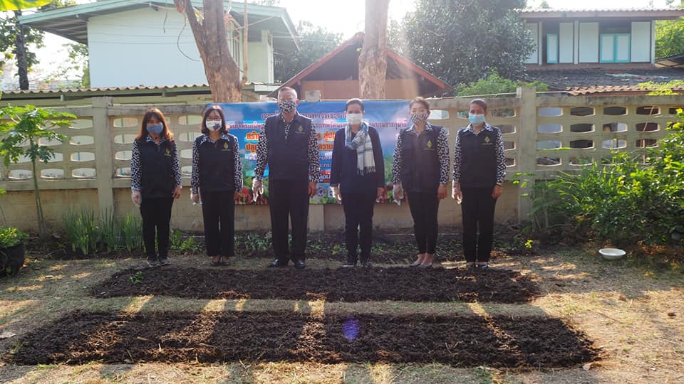 พช.หนองคาย ร่วมกิจกรรม”การน้อมนำแนวพระราชดำริของสมเด็จพระกนิษฐาธิราชเจ้า กรมสมเด็จพระเทพรัตนราชสุดาฯ สยามบรมราชกุมารี สร้างความมั่นคงทางอาหารสู่ปฏิบัติการ 90 วัน ปลูกผักสวนครัวเพื่อสร้างความมั่นคงทางอาหาร”