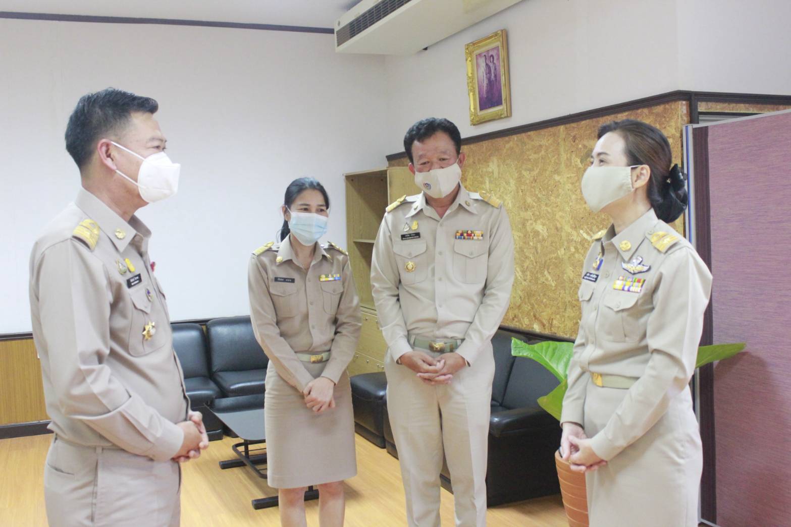 พช.หนองคาย แสดงความยินดีกับ นางรณิดา เหลืองฐิติสกุล ในโอกาสที่ย้ายมารับตำแหน่ง รองผู้ว่าราชการจังหวัดหนองคาย