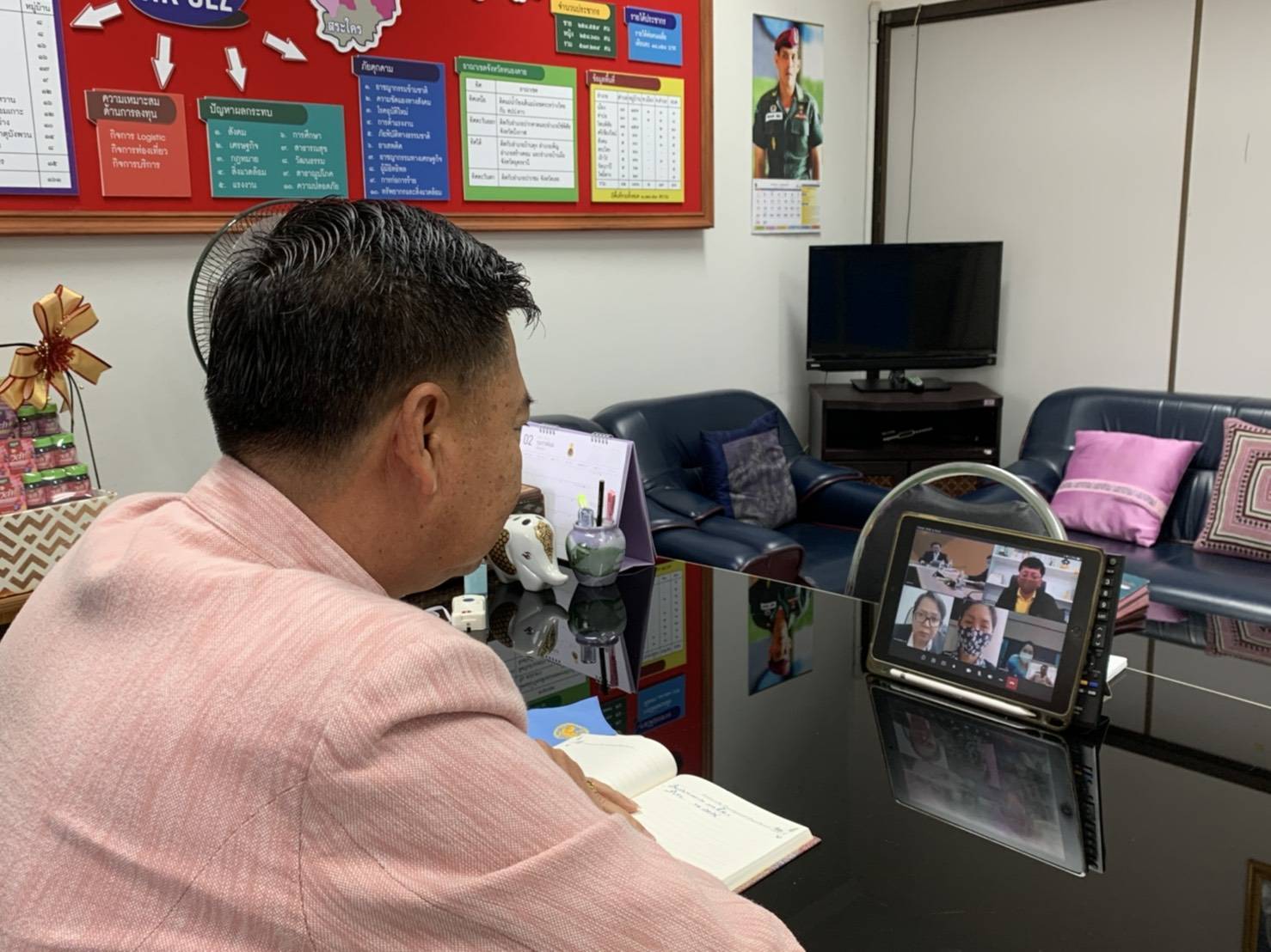 พช.หนองคาย ร่วมประชุม ออนไลน์เพื่อหารือเกี่ยวกับภัยทางการเงินในจังหวัดหนองคาย ผ่านโปรแกรม Microsoft Team กับ ธนาคารแห่งประเทศไทย สำนักงานภาคตะวันออกเฉียงเหนือ (ธปท. สภอ.)