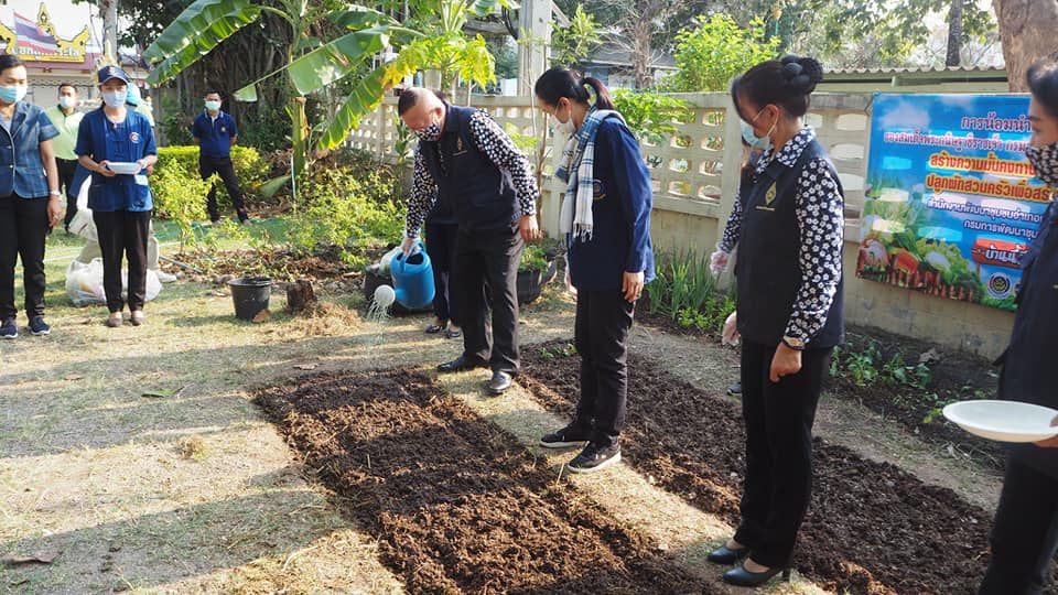 พช.หนองคาย ร่วมกิจกรรม”การน้อมนำแนวพระราชดำริของสมเด็จพระกนิษฐาธิราชเจ้า กรมสมเด็จพระเทพรัตนราชสุดาฯ สยามบรมราชกุมารี สร้างความมั่นคงทางอาหารสู่ปฏิบัติการ 90 วัน ปลูกผักสวนครัวเพื่อสร้างความมั่นคงทางอาหาร”