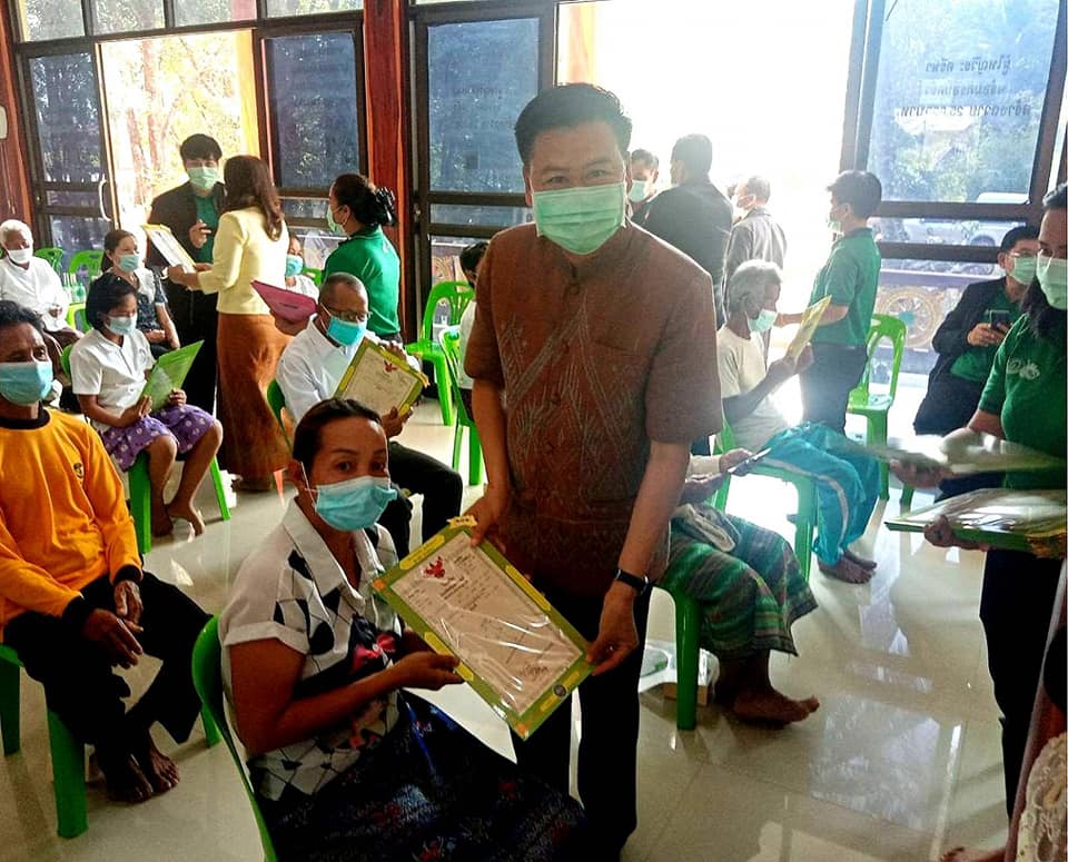 นายประเสริฐ ลือชาธนานนท์ ผู้ว่าราชการจังหวัดหนองคาย เป็นประธานในโครงการมอบโฉนดที่ดินทั่วไทย นำสุขคลายทุกข์​ให้ประชาชน​ประจำปี​ 2564