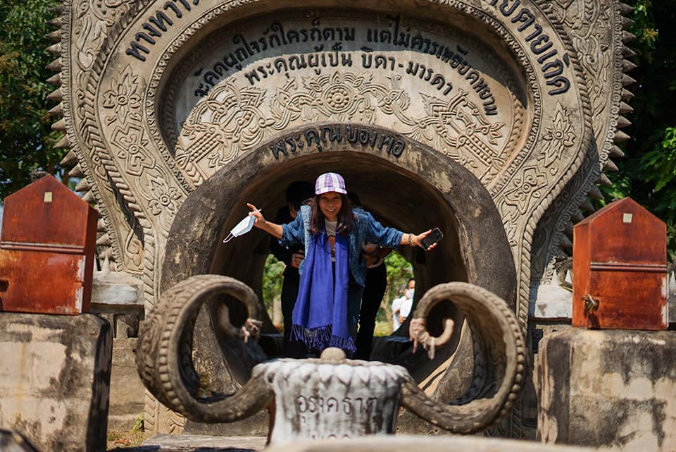 โครงการผู้ว่าพาสำรวจเส้นทาง “ตามรอยพญานาคา บูชาสิ่งศักสิทธิ์@หนองคาย” จุดที่ 2 ศาลาแก้วกู่ อำเภอเมืองหนองคาย หรือ วัดแขก อุทยาน 42 ไร่ ของสำนักปฏิบัติธรรมแก้วกู่ ที่ประดิษฐานรูปปั้นคอนกรีตเสริมเหล็กขนาดใหญ่กว่า 200 องค์