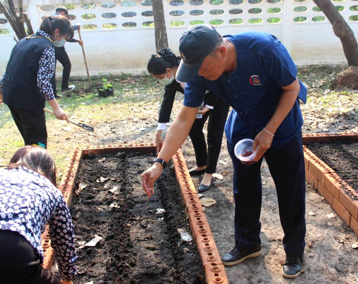 พช.หนองคาย ร่วมกิจกรรม”การน้อมนำแนวพระราชดำริของสมเด็จพระกนิษฐาธิราชเจ้า กรมสมเด็จพระเทพรัตนราชสุดาฯ สยามบรมราชกุมารี สร้างความมั่นคงทางอาหารสู่ปฏิบัติการ 90 วัน ปลูกผักสวนครัวเพื่อสร้างความมั่นคงทางอาหาร”