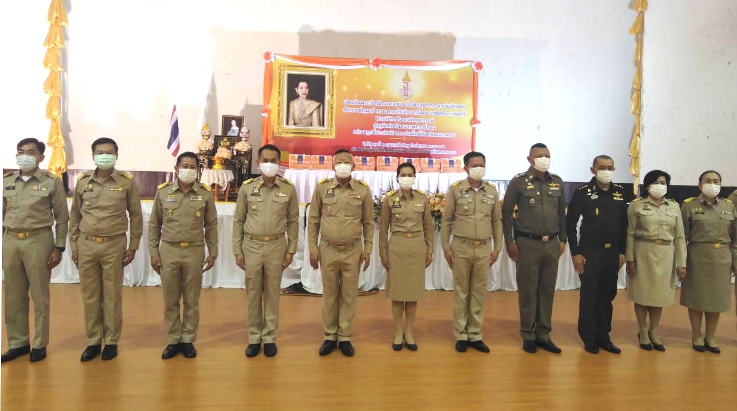 พช.หนองคาย ร่วมพิธีเชิญผ้าห่มกันหนาวพระราชทานแก่ราษฎรที่ประสบภัยหนาวในพื้นที่จังหวัดหนองคาย