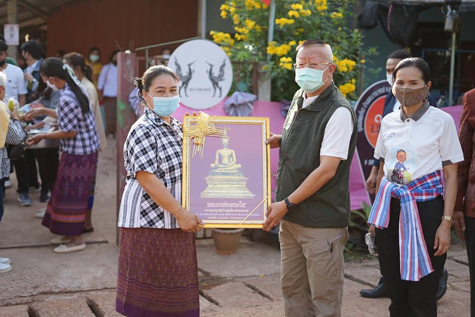 โครงการผู้ว่าพาสำรวจเส้นทาง “ตามรอยพญานาคา บูชาสิ่งศักสิทธิ์@หนองคาย” จุดที่ 5 สักการะพระวัดไทย ถ้ำพญานาค อำเภอโพนพิสัย จุดที่ 6 ไหว้รอยพระพุทธบาท วัดพระพุทธบาทนาหงส์ เป็นสิ่งศักดิ์สิทธิ์คู่บ้านคู่เมือง ของชาวตำบลพระบาทนาสิงห์ อำเภอรัตนวาปี จุดที่ 7 เยี่ยมชมกลุ่มทอผ้าพระบาทนาหงส์ จุดที่ 8 สักการะรูปปั้นพญานาค”พญาสุขหัตถีนาค” “พญานาโคศรีมงคล” “พญาสุขราชานาค” ณ วัดราชโพนแพง อ.รัตนวาปี  จุดที่ 9 รับประทานอาหารเย็น ที่ร้านโขงวิว อำเภอโพนพิสัย