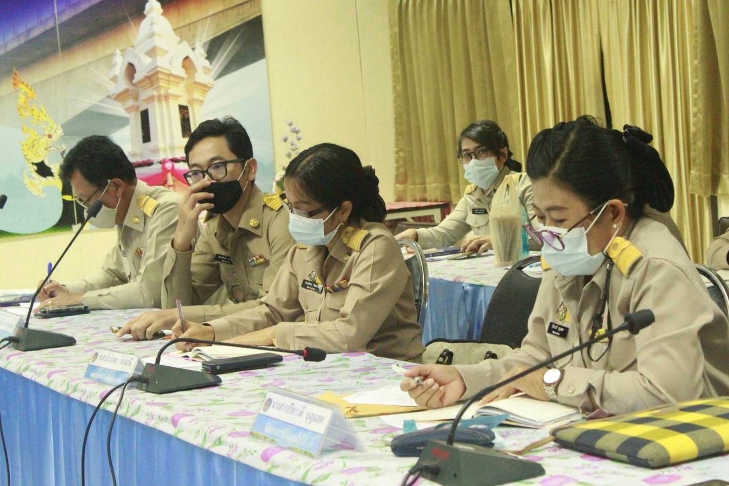 พช.หนองคาย ร่วมรับฟังการประชุมสร้างความเข้าใจในการขับเคลื่อนโครงการเสริมสร้างและพัฒนาผู้นำการเปลี่ยนแปลง ผ่านระบบวิดีทัศน์ทางไกล (Video Conference)