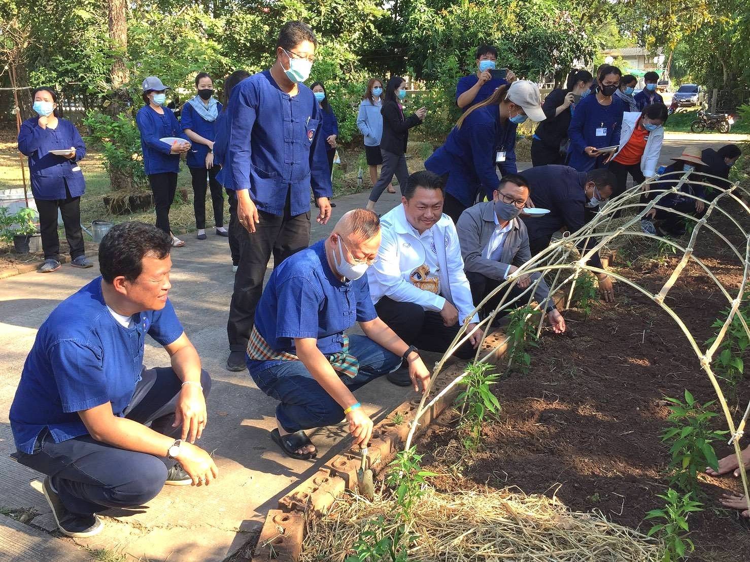 นายประเสริฐ ลือชาธนานนท์ ผู้ว่าราชการจังหวัดหนองคาย เป็นประธานในกิจกรรม “การน้อมนำแนวพระราชดำริของสมเด็จพระกนิษฐาธิราชเจ้ากรมสมเด็จพระเทพรัตนราชสุดาฯ สยามบรมราชกุมารี สร้างความมั่นคงทางอาหาร สู่ปฏิบัติการ 90 วัน ปลูกผักสวนครัว เพื่อสร้างความมั่นคงทางอาหาร รอบ 2