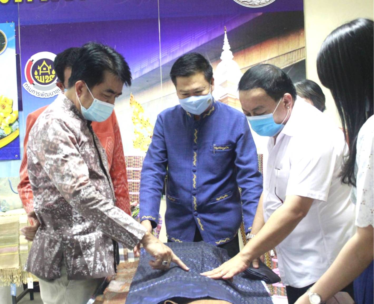 จังหวัดหนองคาย เปิดโครงการพัฒนาผลิตภัณฑ์สินค้าชุมชน กิจกรรมส่งเสริมผลิตภัณฑ์ภูมิปัญญาผ้าไทย ประจำปีงบประมาณ พ.ศ. 2564