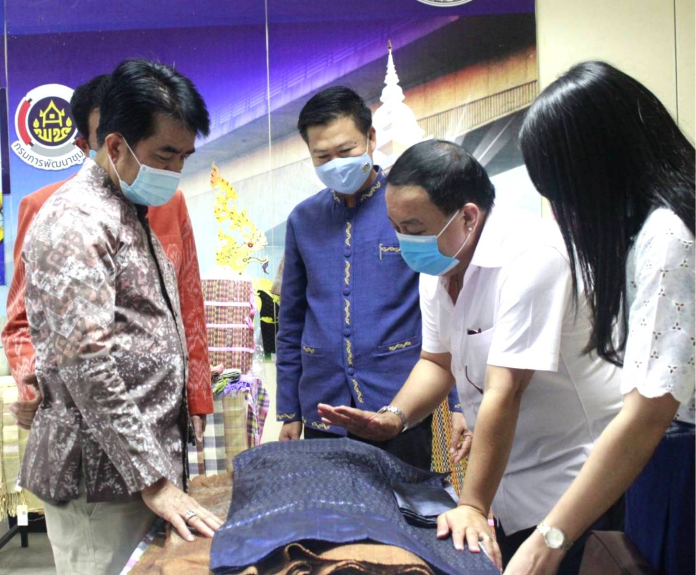 จังหวัดหนองคาย เปิดโครงการพัฒนาผลิตภัณฑ์สินค้าชุมชน กิจกรรมส่งเสริมผลิตภัณฑ์ภูมิปัญญาผ้าไทย ประจำปีงบประมาณ พ.ศ. 2564