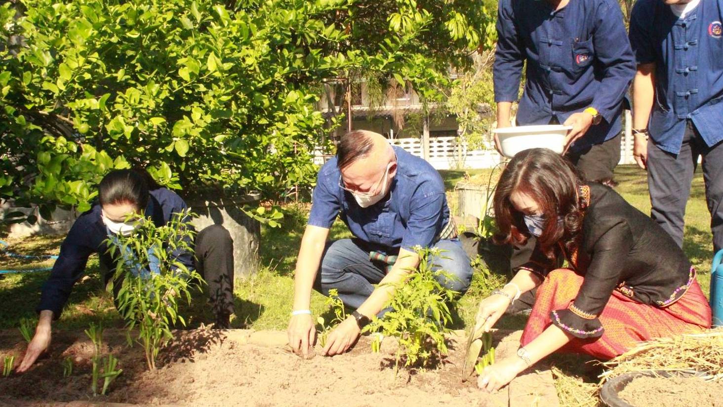 นายประเสริฐ ลือชาธนานนท์ ผู้ว่าราชการจังหวัดหนองคาย เป็นประธานในกิจกรรม “การน้อมนำแนวพระราชดำริของสมเด็จพระกนิษฐาธิราชเจ้ากรมสมเด็จพระเทพรัตนราชสุดาฯ สยามบรมราชกุมารี สร้างความมั่นคงทางอาหาร สู่ปฏิบัติการ 90 วัน ปลูกผักสวนครัว เพื่อสร้างความมั่นคงทางอาหาร รอบ 2