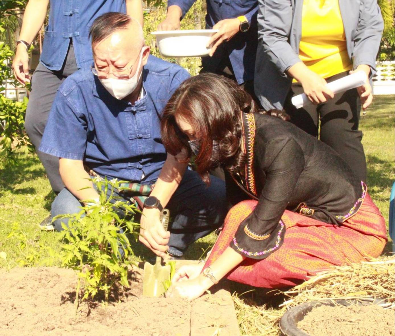 นายประเสริฐ ลือชาธนานนท์ ผู้ว่าราชการจังหวัดหนองคาย เป็นประธานในกิจกรรม “การน้อมนำแนวพระราชดำริของสมเด็จพระกนิษฐาธิราชเจ้ากรมสมเด็จพระเทพรัตนราชสุดาฯ สยามบรมราชกุมารี สร้างความมั่นคงทางอาหาร สู่ปฏิบัติการ 90 วัน ปลูกผักสวนครัว เพื่อสร้างความมั่นคงทางอาหาร รอบ 2