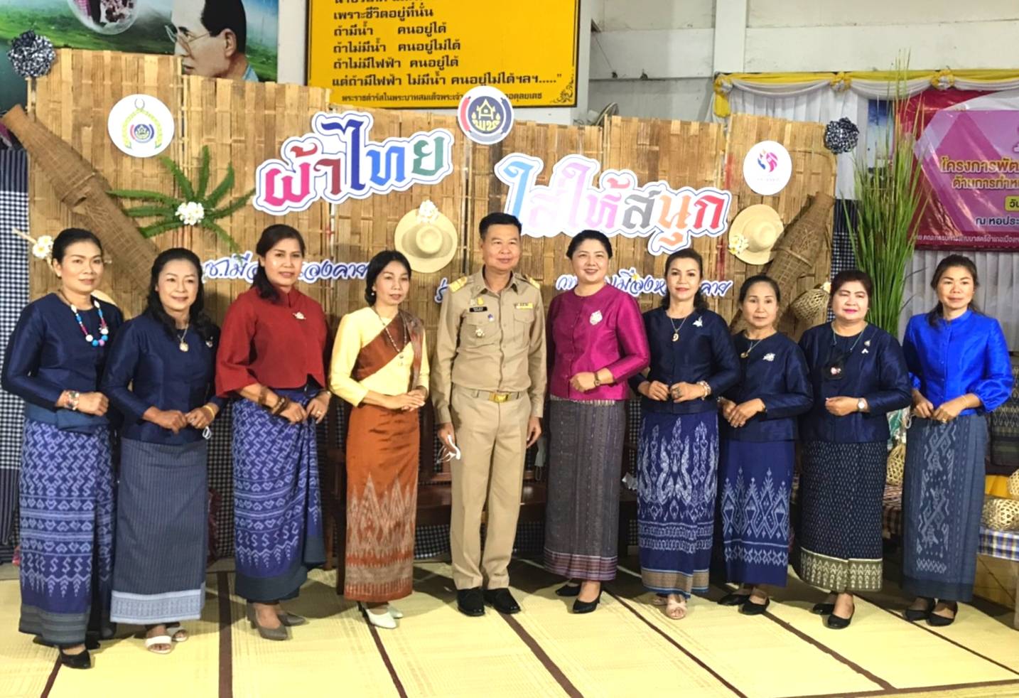 พช.หนองคาย ดำเนินโครงการรวมพลังสตรี “ผ้าไทย ใส่ให้สนุก ” และโครงการพัฒนาศักยภาพองค์กรสตรีด้านการทำหน้ากากผ้าต้านภัยโรคติดต่อ(ประเภทเงินอุดหนุน)