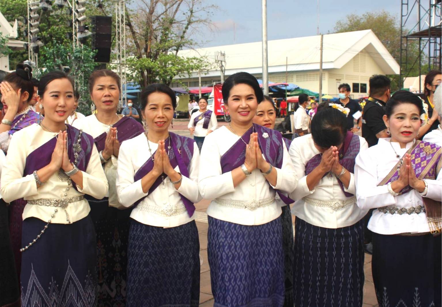 พช.หนองคาย จัดงาน แสดงและจำหน่ายผลิตภัณฑ์ OTOP จังหวัดหนองคาย ในงานฉลองอนุสาวรีย์ปราบฮ่อ ใต้ร่มพระบารมี 194 ปี เมืองหนองคาย และงานกาชาด จังหวัดหนองคาย พ.ศ. 2564