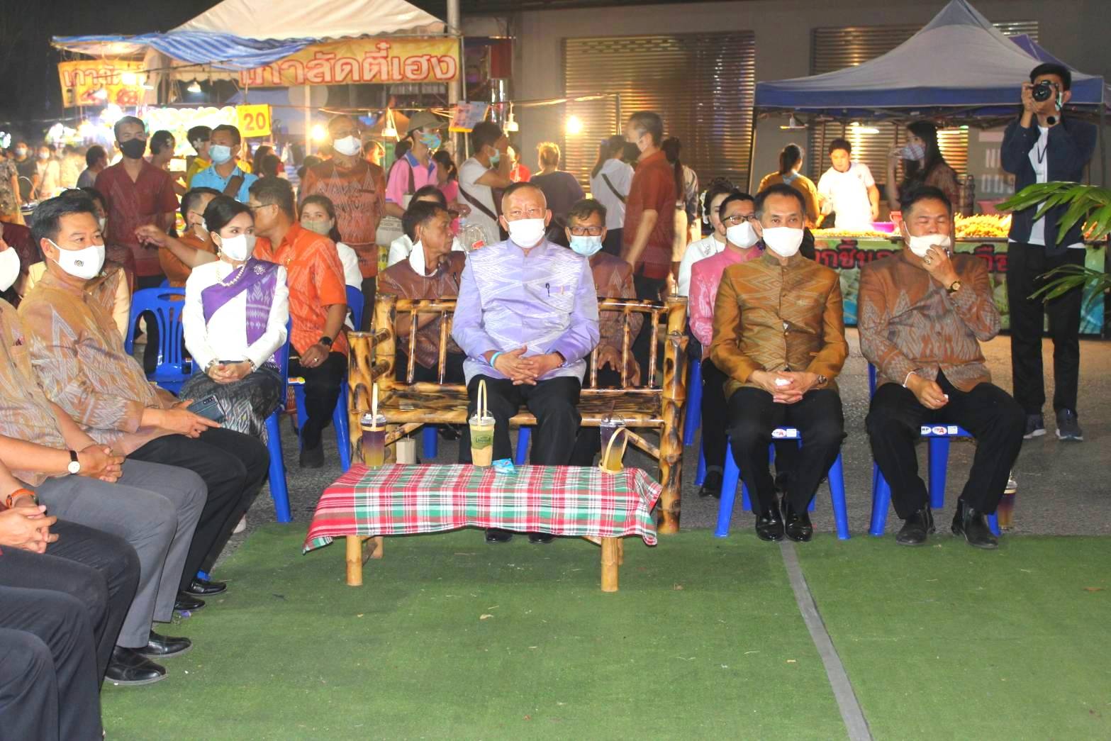 พช.หนองคาย จัดงาน แสดงและจำหน่ายผลิตภัณฑ์ OTOP จังหวัดหนองคาย ในงานฉลองอนุสาวรีย์ปราบฮ่อ ใต้ร่มพระบารมี 194 ปี เมืองหนองคาย และงานกาชาด จังหวัดหนองคาย พ.ศ. 2564