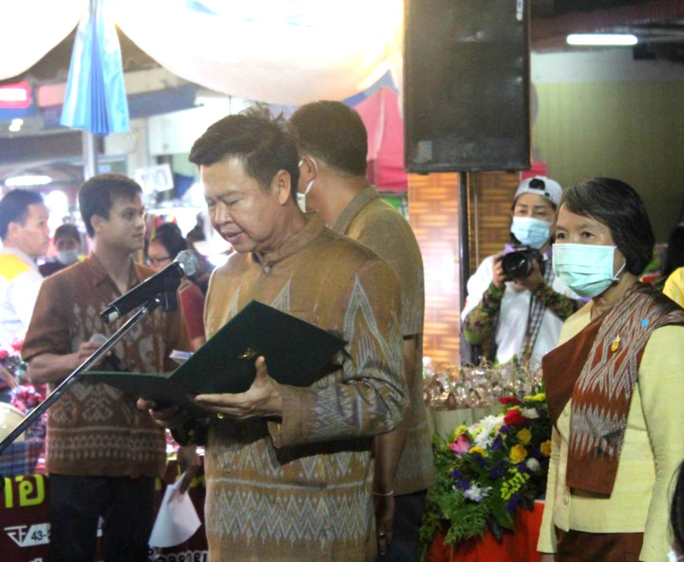 พช.หนองคาย จัดงาน แสดงและจำหน่ายผลิตภัณฑ์ OTOP จังหวัดหนองคาย ในงานฉลองอนุสาวรีย์ปราบฮ่อ ใต้ร่มพระบารมี 194 ปี เมืองหนองคาย และงานกาชาด จังหวัดหนองคาย พ.ศ. 2564