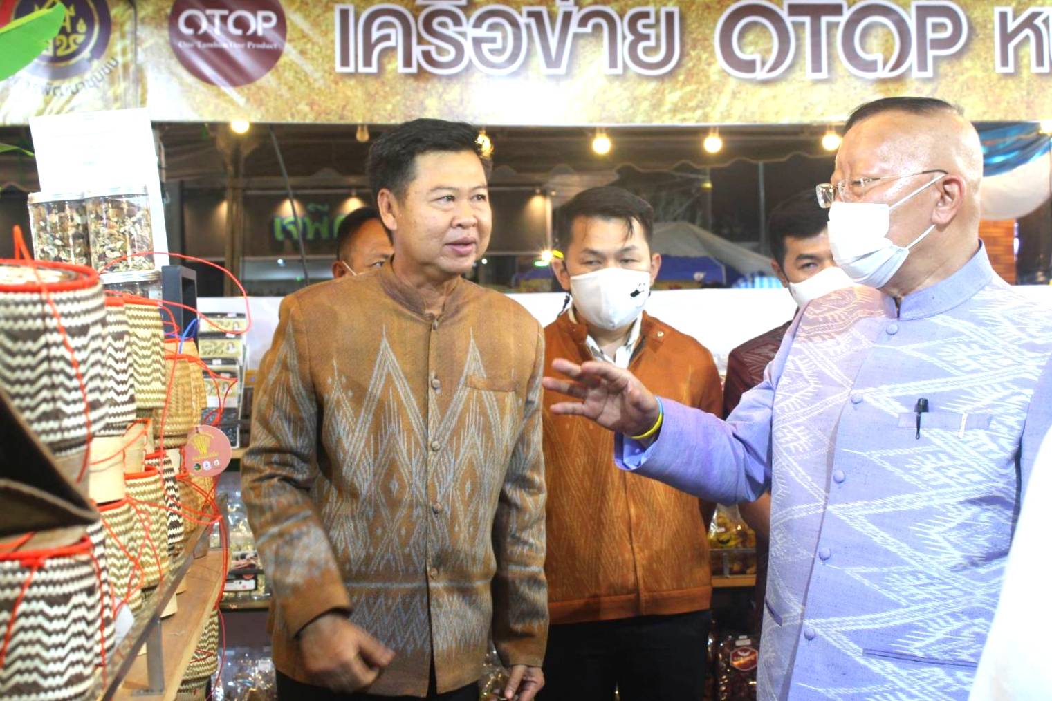 พช.หนองคาย จัดงาน แสดงและจำหน่ายผลิตภัณฑ์ OTOP จังหวัดหนองคาย ในงานฉลองอนุสาวรีย์ปราบฮ่อ ใต้ร่มพระบารมี 194 ปี เมืองหนองคาย และงานกาชาด จังหวัดหนองคาย พ.ศ. 2564