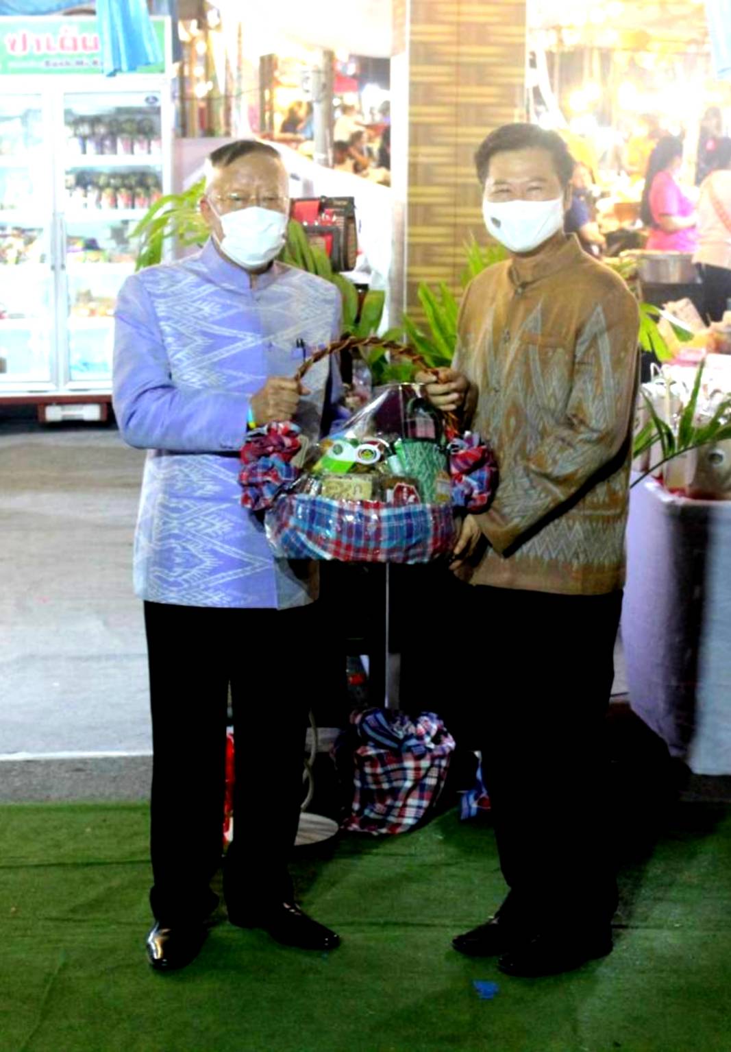 พช.หนองคาย จัดงาน แสดงและจำหน่ายผลิตภัณฑ์ OTOP จังหวัดหนองคาย ในงานฉลองอนุสาวรีย์ปราบฮ่อ ใต้ร่มพระบารมี 194 ปี เมืองหนองคาย และงานกาชาด จังหวัดหนองคาย พ.ศ. 2564