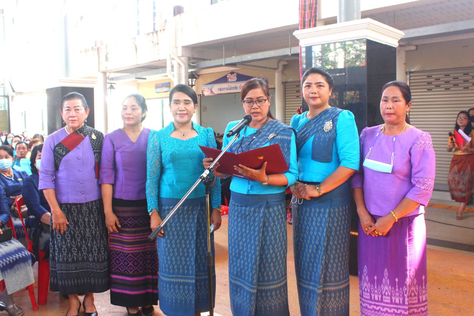 จังหวัดหนองคาย ร่วมกับคณะกรรมการพัฒนาสตรีจังหวัดหนองคาย จัดงานวันสตรีสากล ตามโครงการสตรีหนองคาย เพิ่มพูนทักษะการประกอบอาชีพ เพื่อสร้างความมั่นคงทางอาหาร สู้วิกฤติ COVID-19