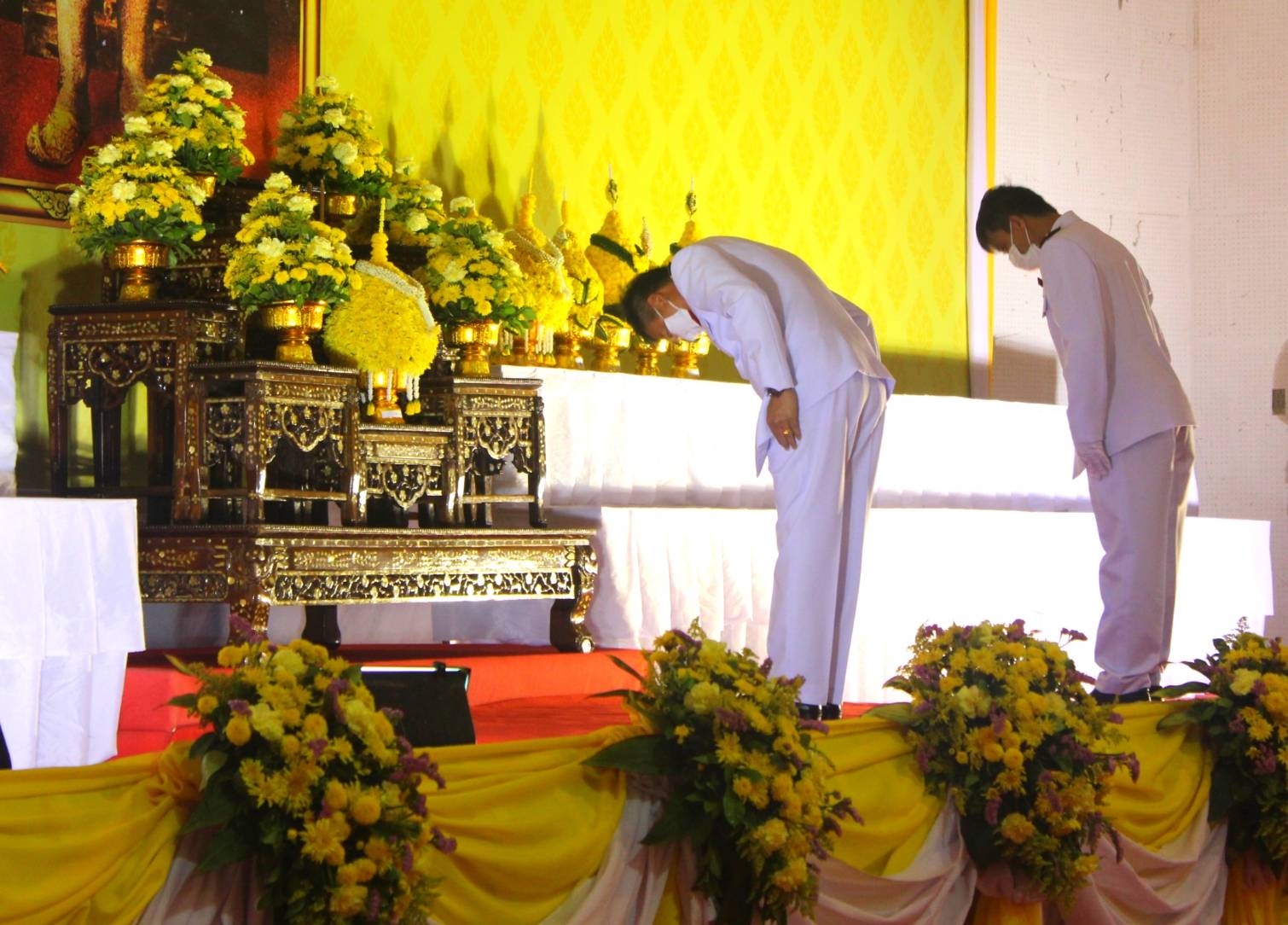 พช.หนองคาย เข้าร่วมพิธีวางพานพุ่มดอกไม้สด เนื่องในวันที่ระลึกพระบาทสมเด็จพระนั่งเกล้าเจ้าอยู่หัว พระมหาเจษฎาราชเจ้า ประจำปีพุทธศักราช ๒๕๖๔