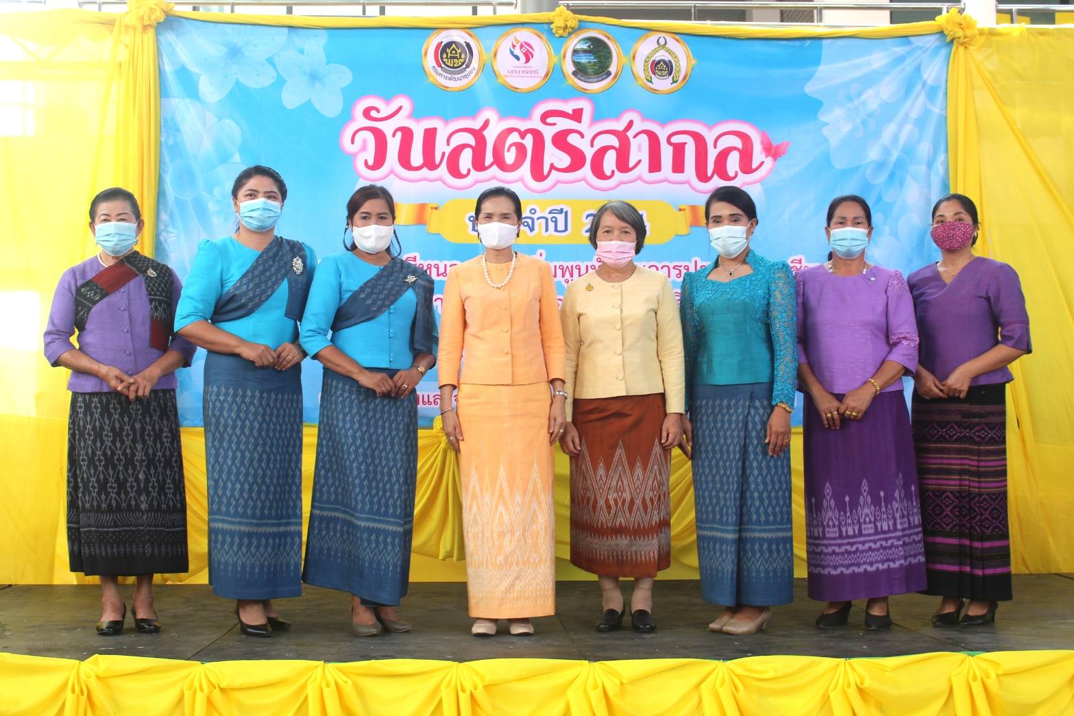 จังหวัดหนองคาย ร่วมกับคณะกรรมการพัฒนาสตรีจังหวัดหนองคาย จัดงานวันสตรีสากล ตามโครงการสตรีหนองคาย เพิ่มพูนทักษะการประกอบอาชีพ เพื่อสร้างความมั่นคงทางอาหาร สู้วิกฤติ COVID-19