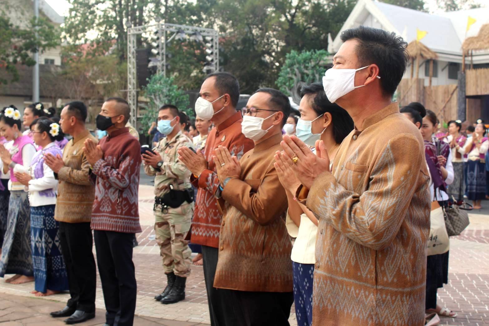 พช.หนองคาย จัดงาน แสดงและจำหน่ายผลิตภัณฑ์ OTOP จังหวัดหนองคาย ในงานฉลองอนุสาวรีย์ปราบฮ่อ ใต้ร่มพระบารมี 194 ปี เมืองหนองคาย และงานกาชาด จังหวัดหนองคาย พ.ศ. 2564