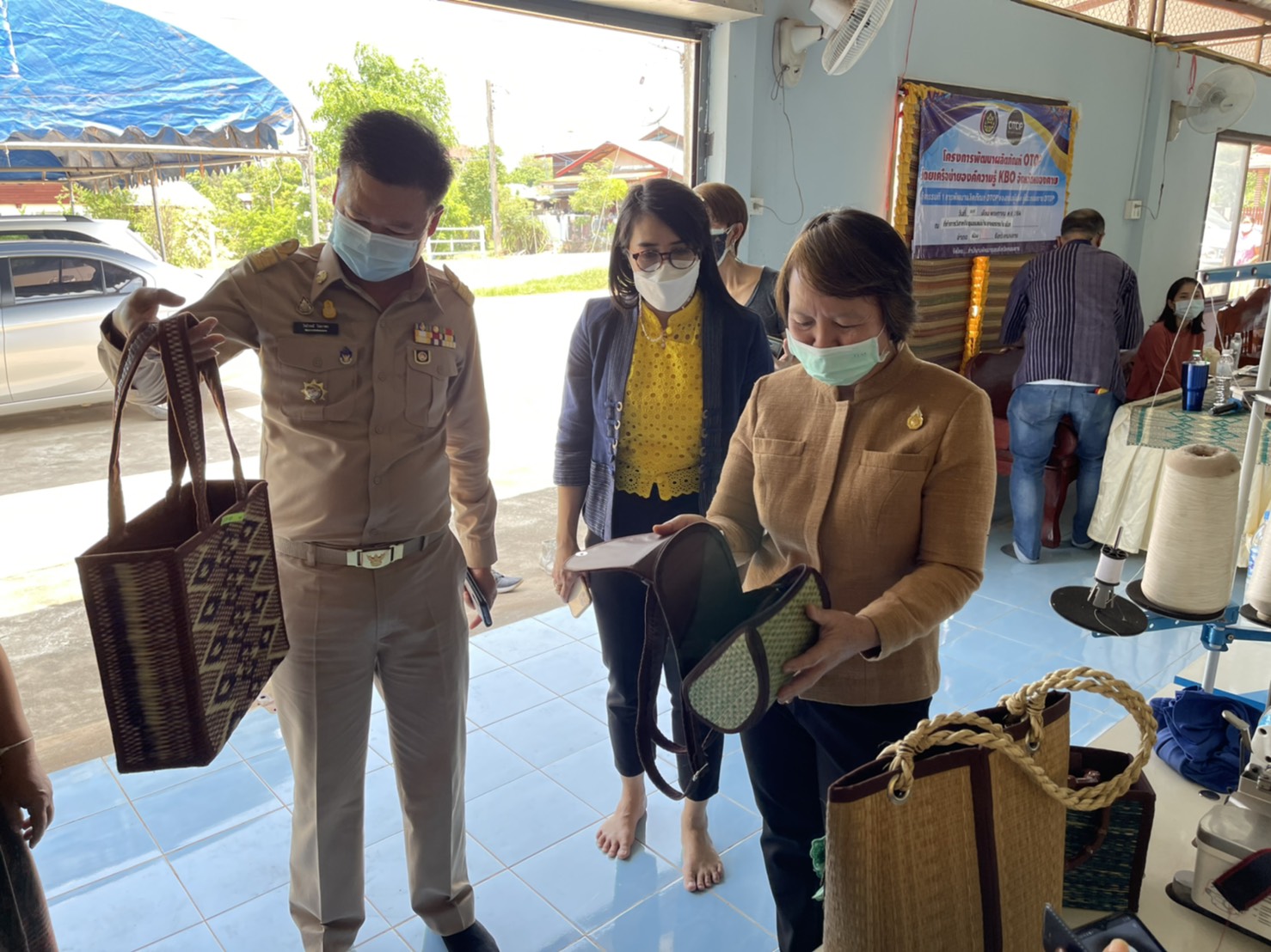 พช.หนองคาย ดำเนินโครงการพัฒนาผลิตภัณฑ์ OTOP โดยเครือข่ายองค์ความรู้ KBO จังหวัด ประจำปี 2564